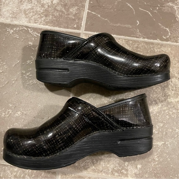 Dansko XP Metallic Striped Professional Clogs - Womens Size 39 (US Size 8.5-9) - Picture 3 of 9
